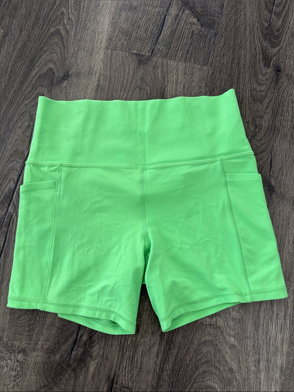 Athleta Salutation Stash Pocket II 5” short